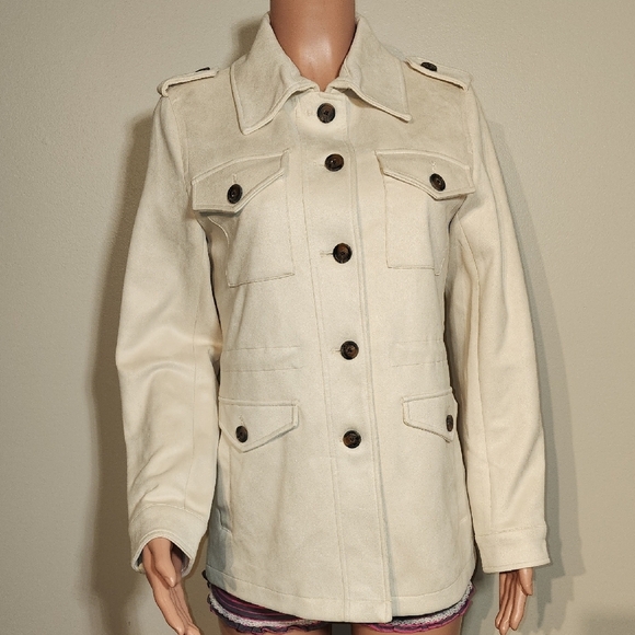 Rachel Cream Utility Jacket with Structured Design - Picture 3 of 15